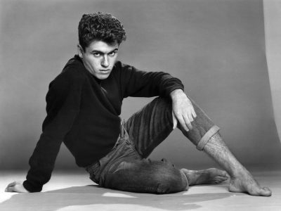 George Michael of the teenage duo Wham!, poses in the studio, 30th October 1982. (Photo by Arthur Sidey/Daily Mirror/Mirrorpix/Getty Images)